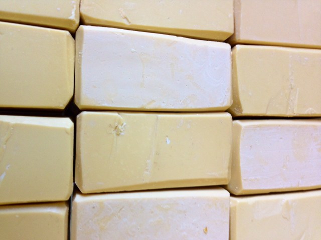 Sabões laranja parede